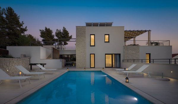 Brač Luxury Villa pool and pool table